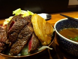 1000円のミニつけめん＆ステーキ乗せ